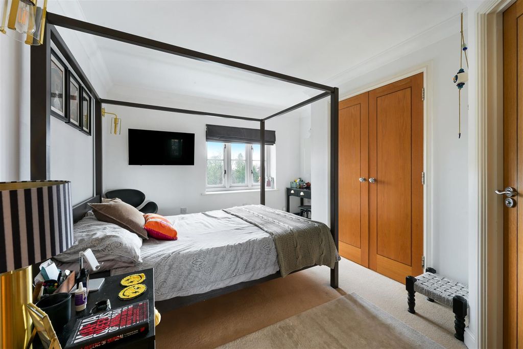 Property photo 2 of 12 Elizabeth House (5).Jpg