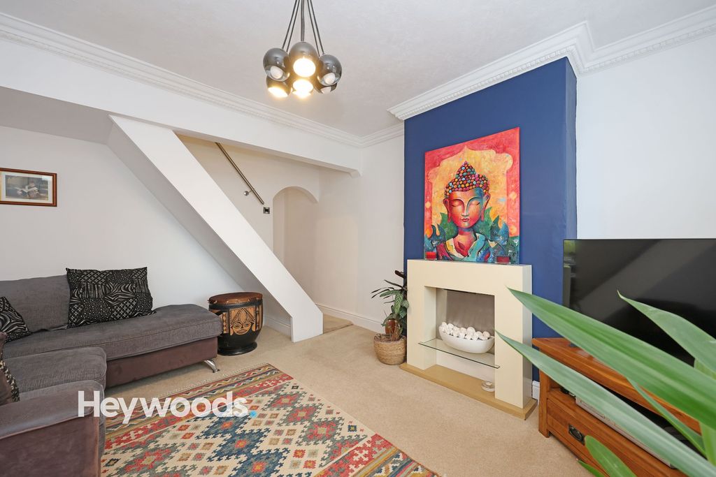 Property photo 2 of 33