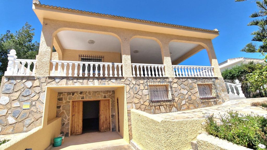 Property photo 2 of 38