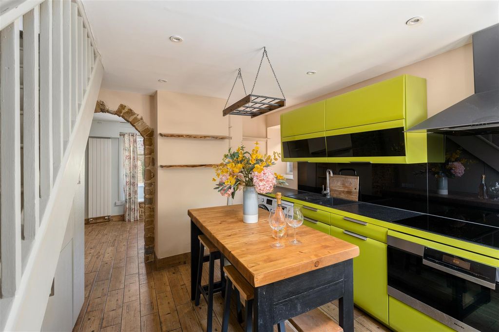 Property photo 2 of 13 7 Glovers Lane, Middleton Cheney-10.Jpg