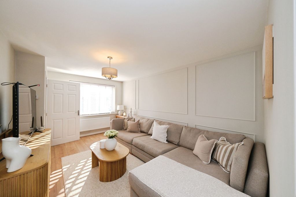 Property photo 3 of 16 Pbox-Img.Jpg