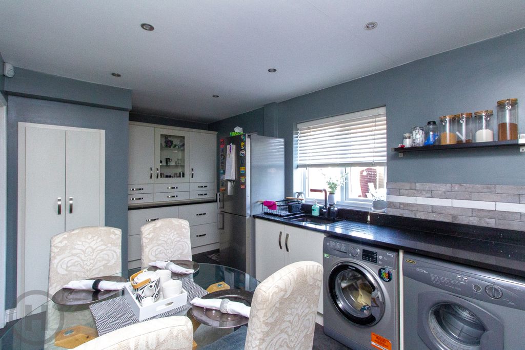 Property photo 2 of 26 Picture No. 15