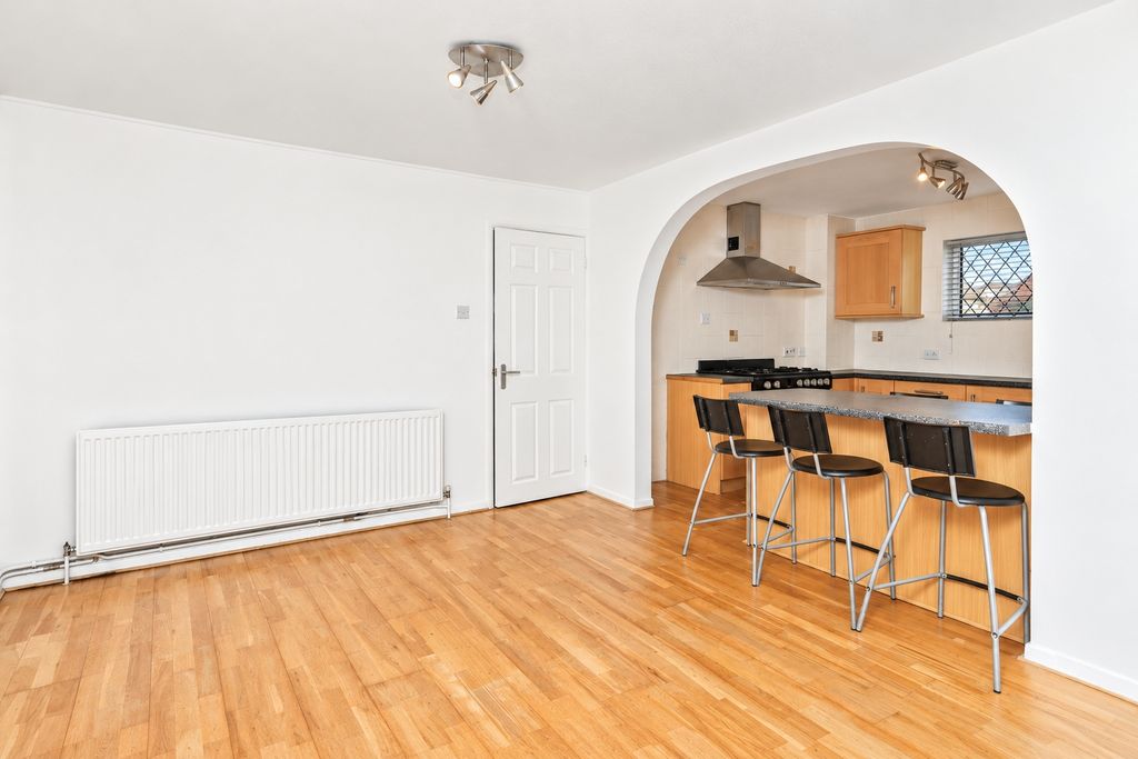 Property photo 2 of 32 Picture No. 18