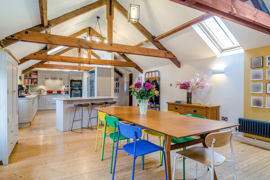 Property photo 2 of 24