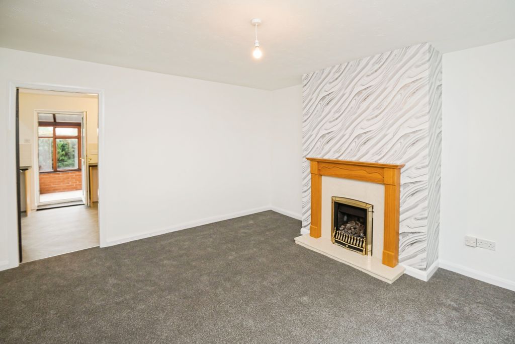 Property photo 3 of 14 Lounge