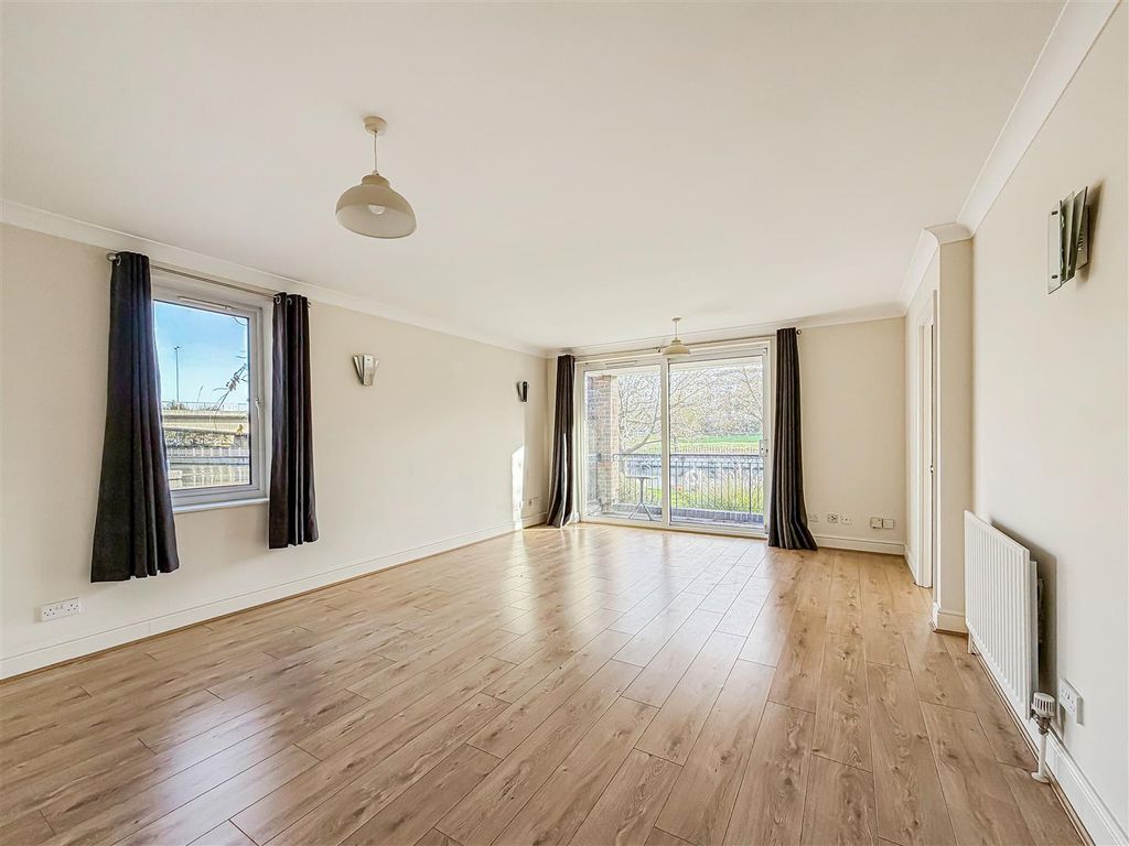 Property photo 3 of 21 17_68167.Jpg