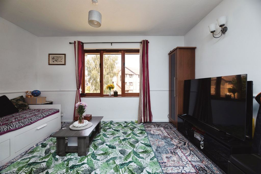 Property photo 2 of 12