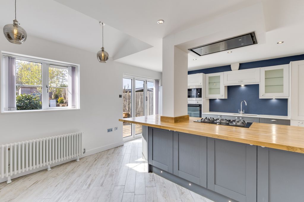 Property photo 2 of 22