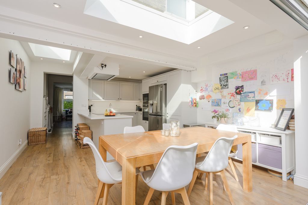 Property photo 2 of 16 Picture No. 17