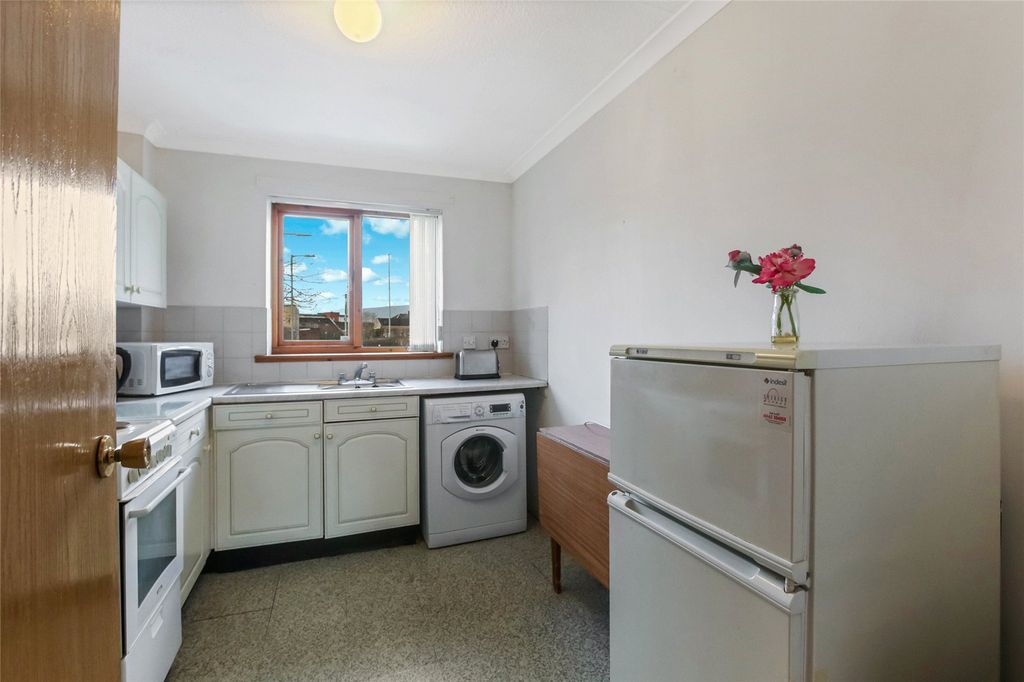 Property photo 3 of 21 Kitchen