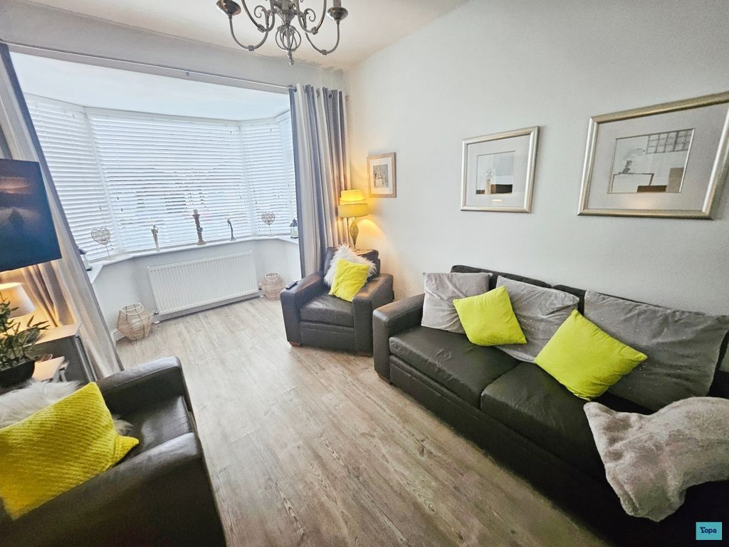 Property photo 3 of 20 Lounge