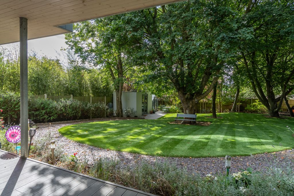 Property photo 2 of 31