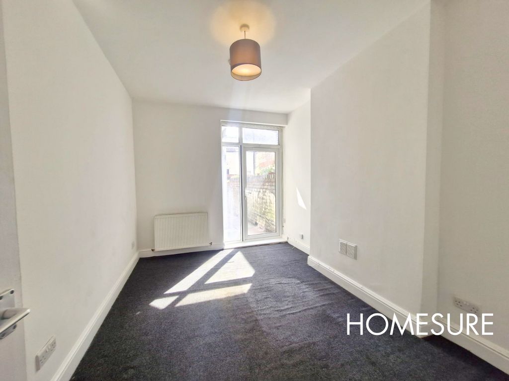 Property photo 3 of 5 Picture No. 08