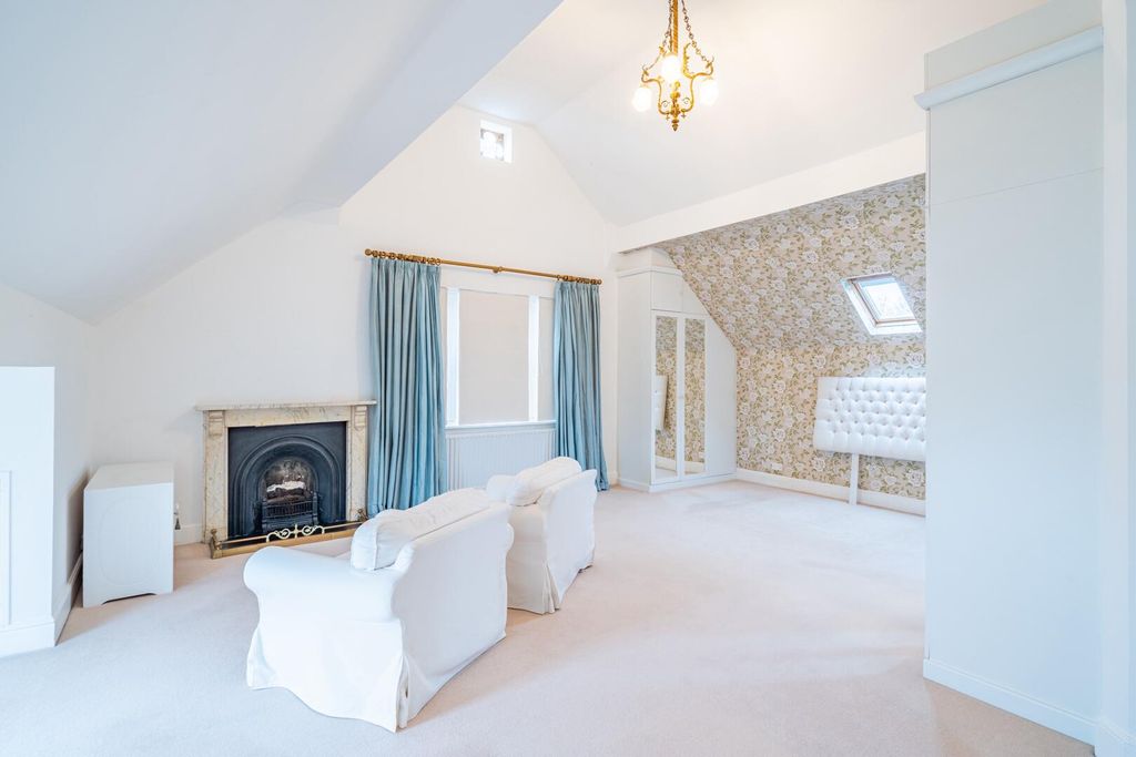 Additional image 15 of 3 bed flat for saleLincoln Circus, The Park NG7