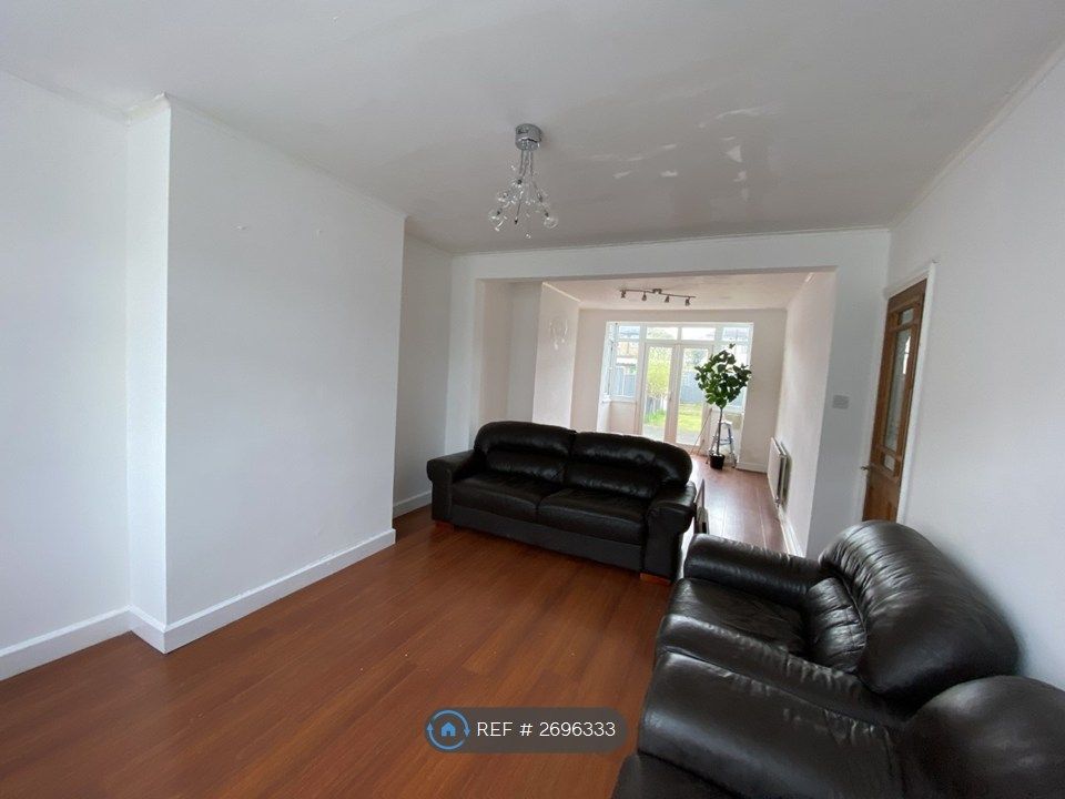 Property photo 2 of 10 Living Room