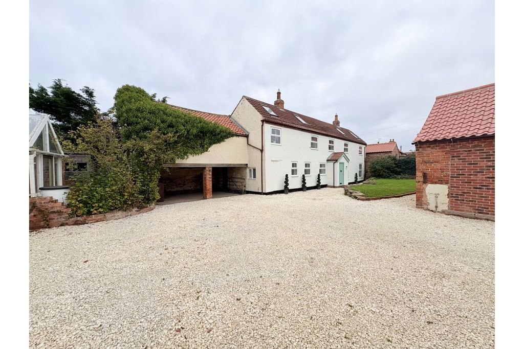 Property photo 1 of 16 Gated Driveway