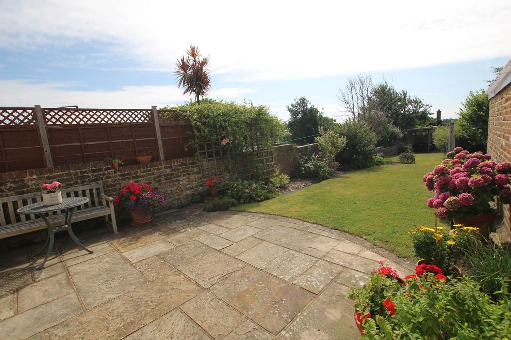 Property photo 2 of 25