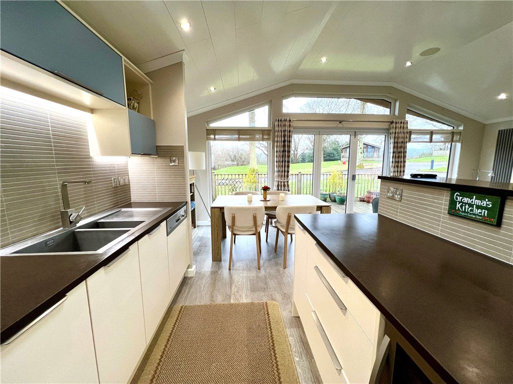 Property photo 3 of 19 Kitchen