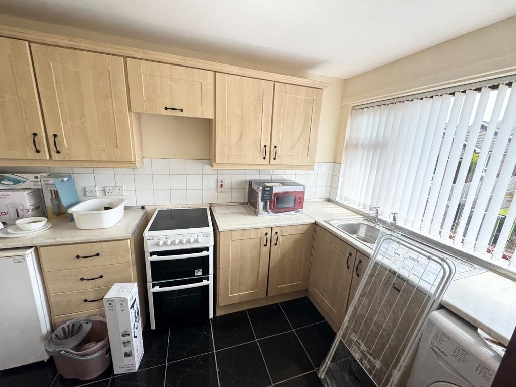 Property photo 3 of 6 Kitchen/Dining