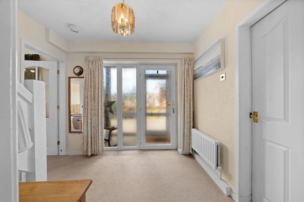Property photo 2 of 31