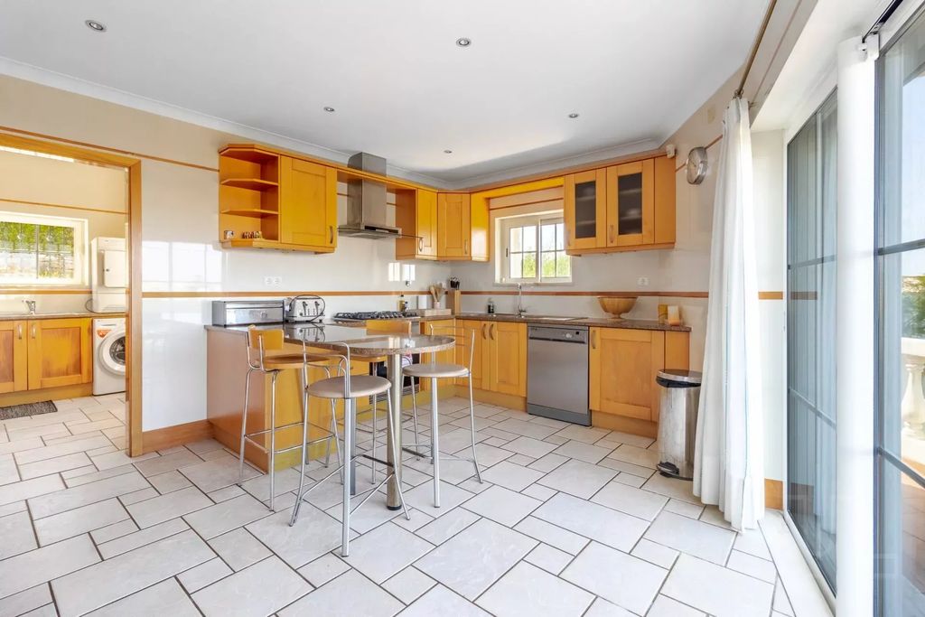 Property photo 3 of 68