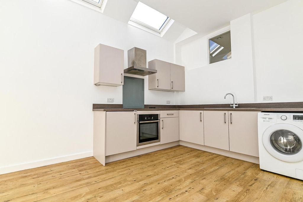 Property photo 1 of 14 Kitchen