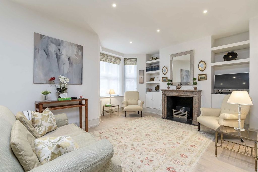 Property photo 2 of 9