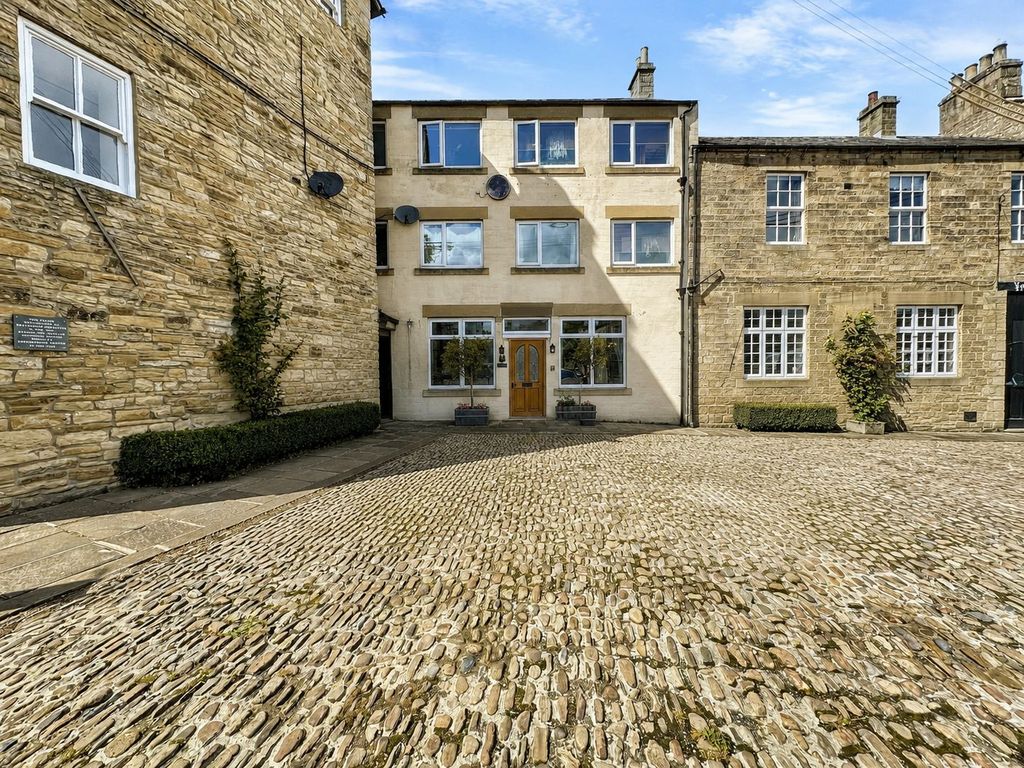 Property photo 1 of 36