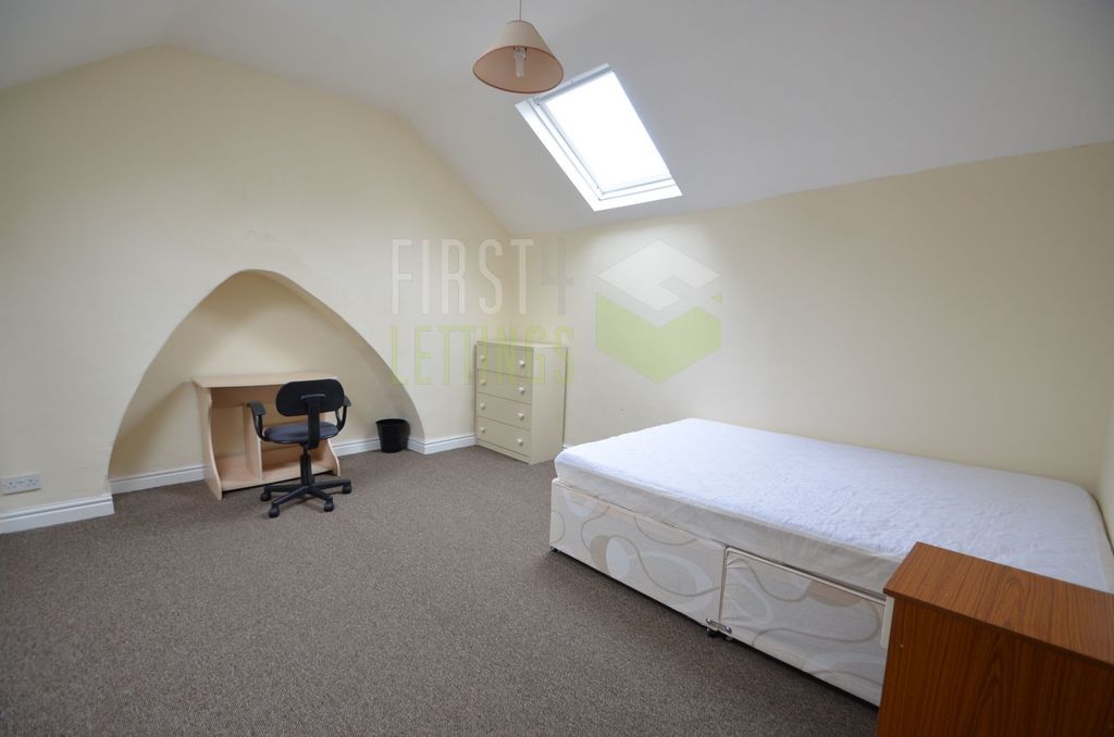 Property photo 3 of 12 Bedroom