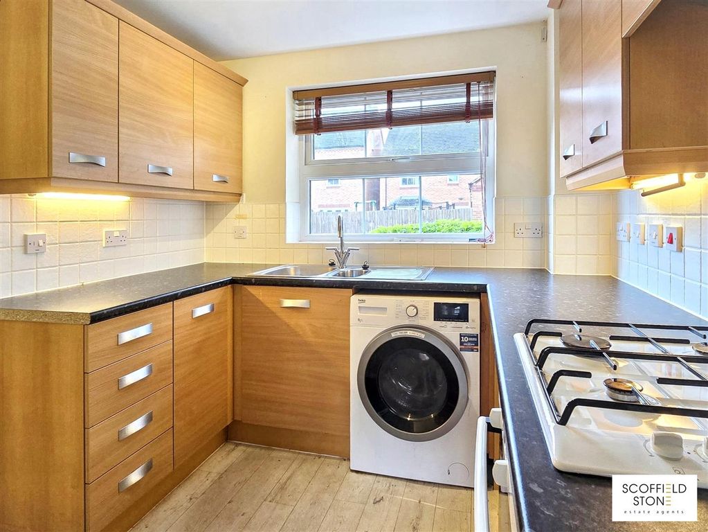 Property photo 3 of 8 Kitchen