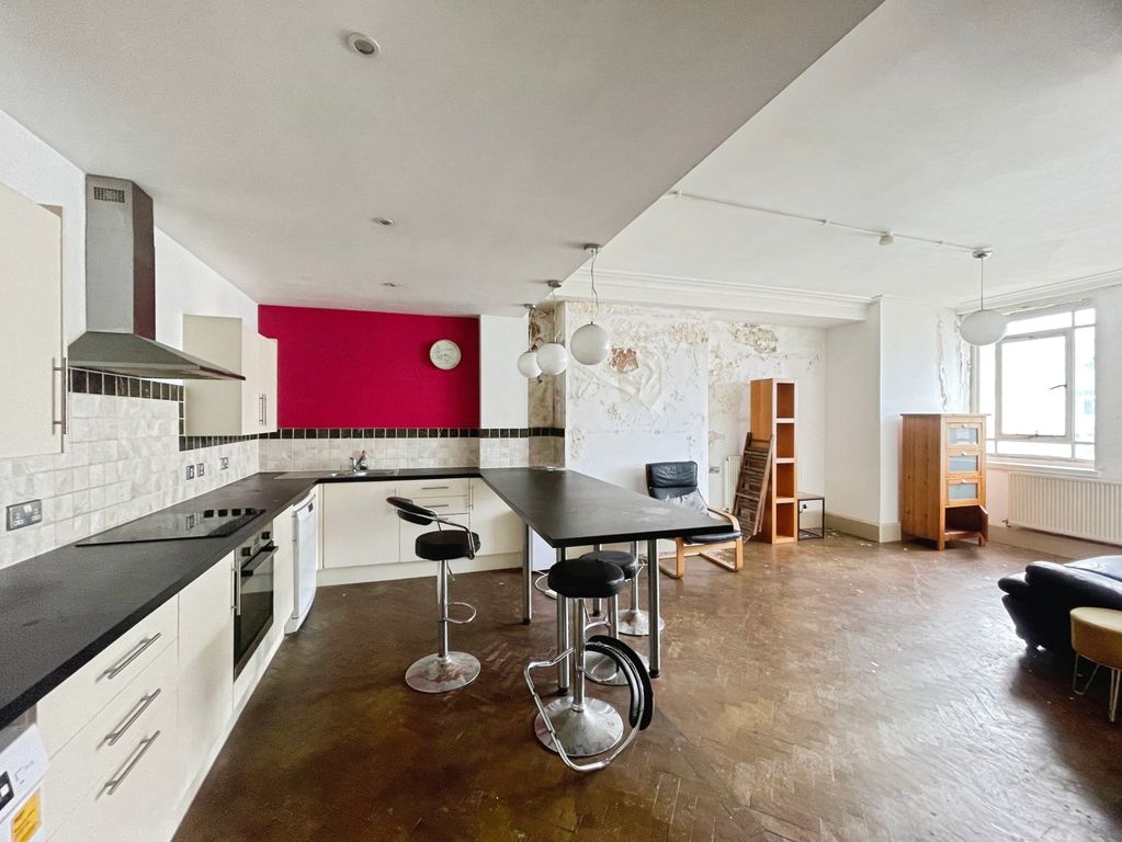 Property photo 2 of 12 4