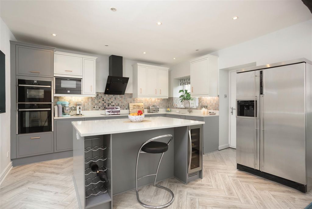 Property photo 2 of 23 00016.Jpg