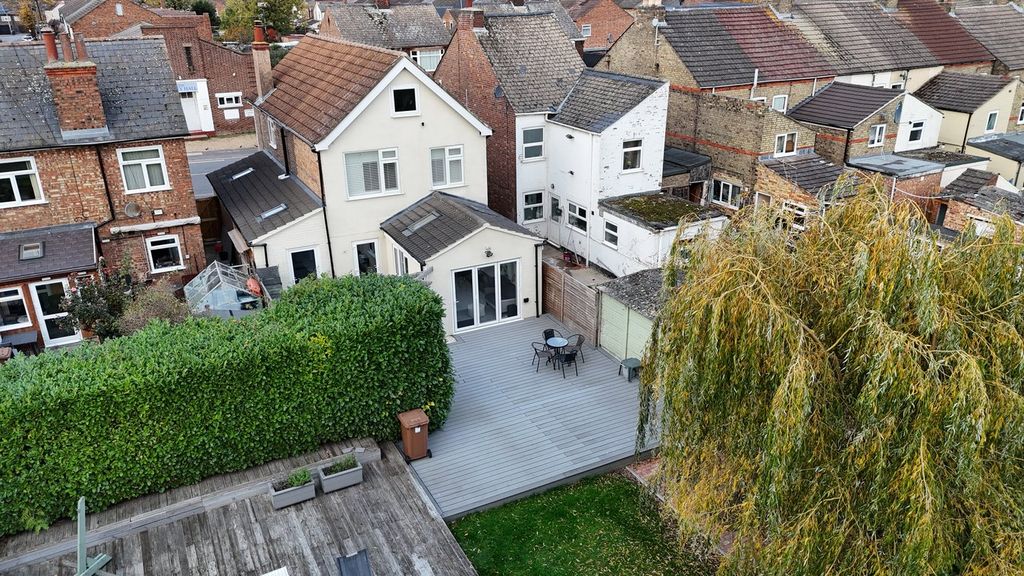 Property photo 2 of 35