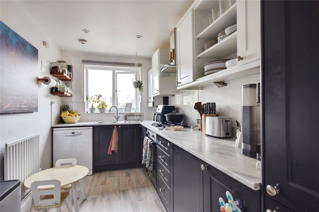 Property photo 3 of 18 Kitchen