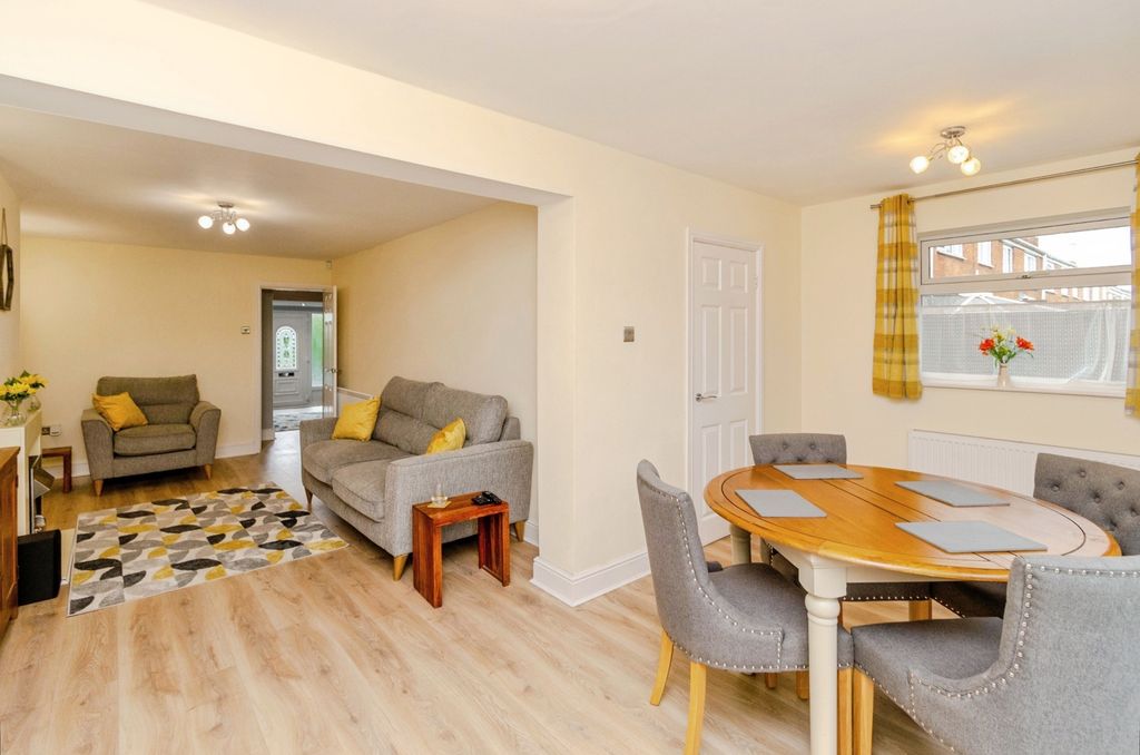 Property photo 2 of 17 Photo