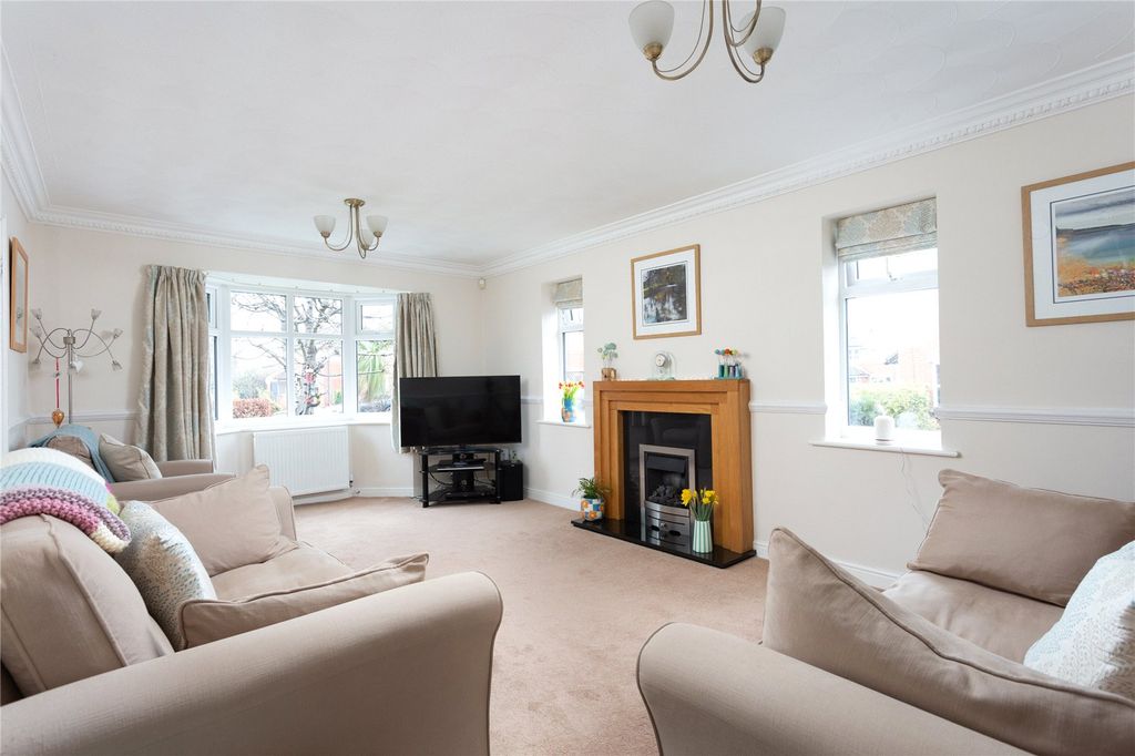 Property photo 3 of 19 Photos