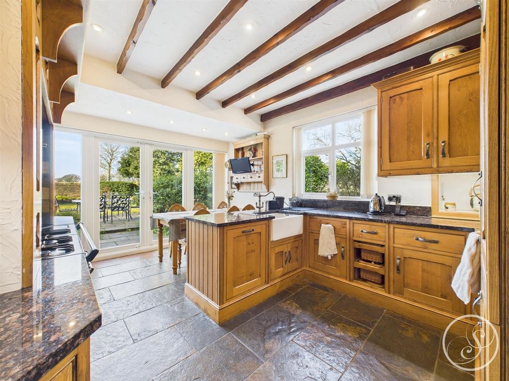 Property photo 3 of 40 Kitchen