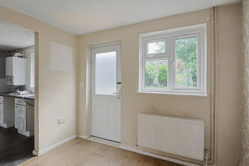 Property photo 2 of 17 49 Beverley Road, Weymouth, DT3 6Se