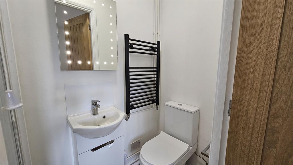Property photo 3 of 8 217 Arbury Road
