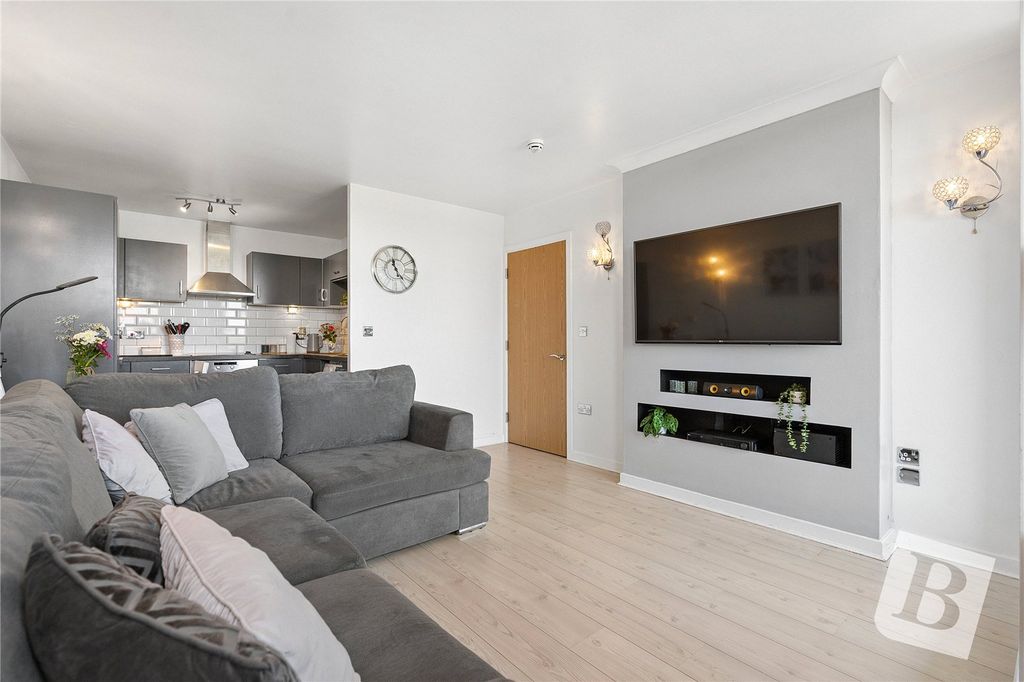 Property photo 1 of 13 Living Room