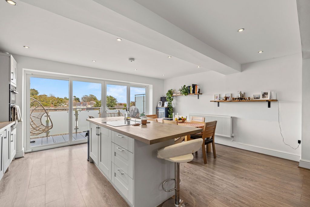 Property photo 1 of 42