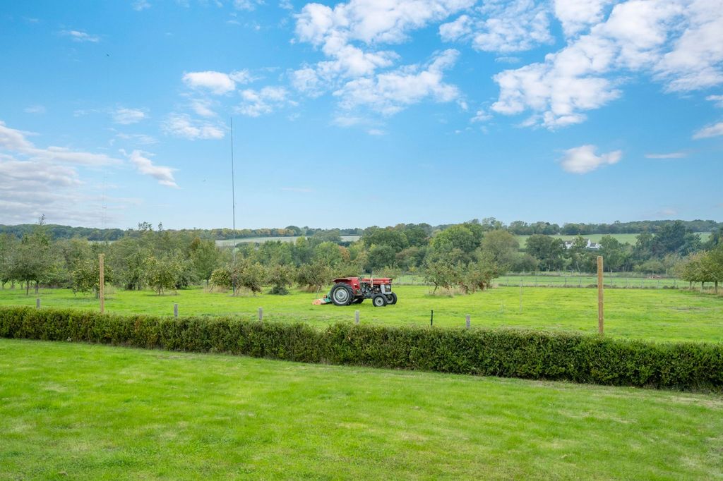 Property photo 2 of 21 Three Acre Orchard