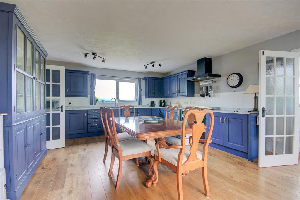 Property photo 3 of 21 Kitchen Dining Room