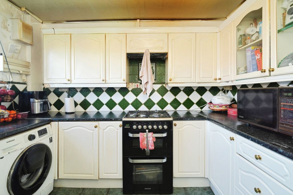 Property photo 2 of 20 Kitchen