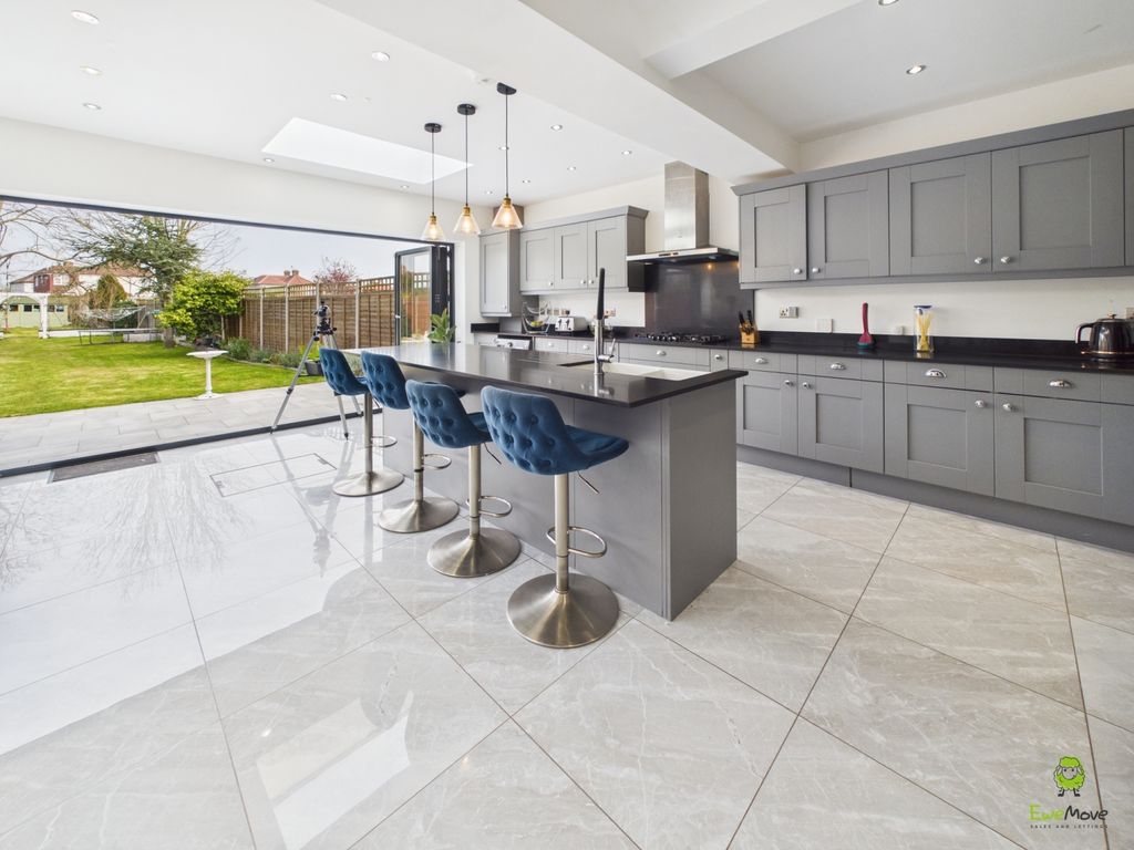 Property photo 3 of 19 Presented By Clinton At Ewemove Bexleyheath And Da