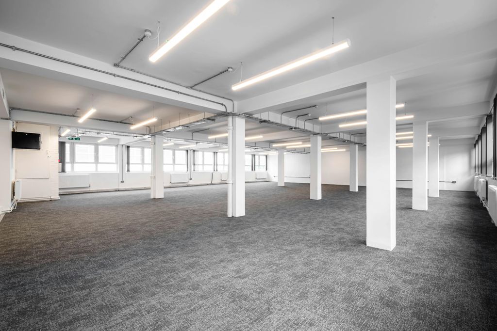 Property photo 1 of 13 Universal House 301E  Low Res 9.Jpg