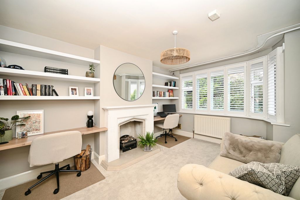 Property photo 2 of 23