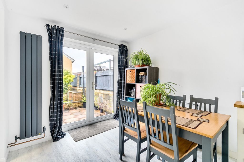 Property photo 3 of 14 1329424-10-687E9c912F4B3