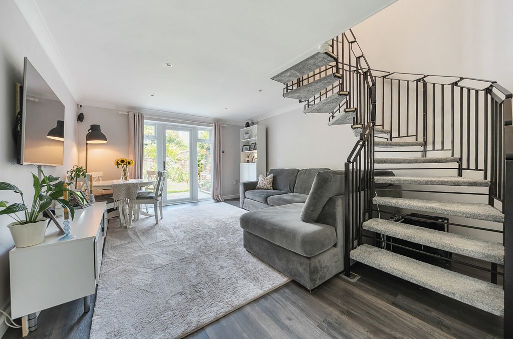 Property photo 2 of 12 1334580-10-68920E...