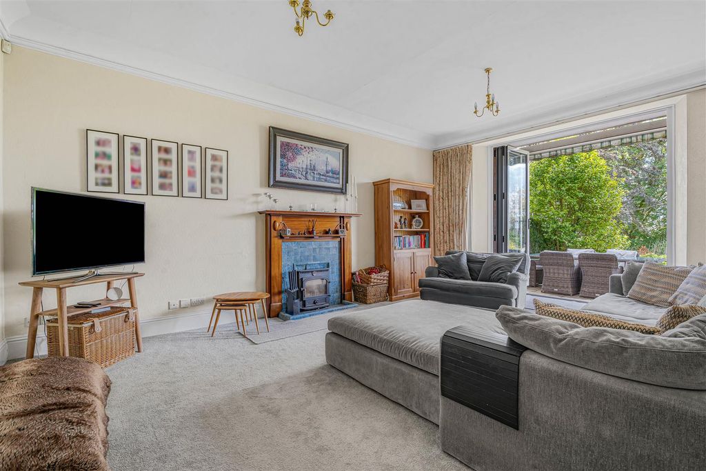 Property photo 2 of 39 Sitting Room